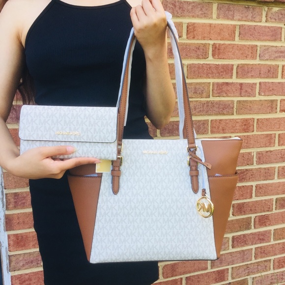 NWT Michael Kors Vanilla large tote with wallet - Picture 9 of 9